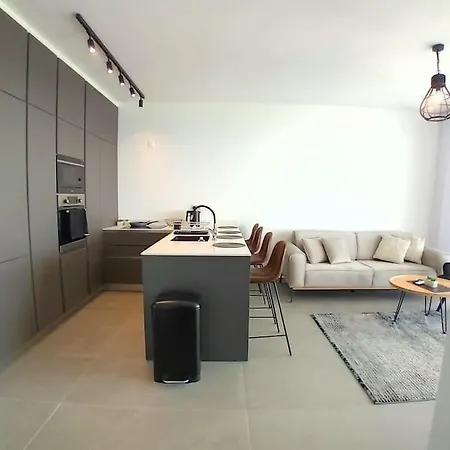 New Luxury Sea Front Apartment